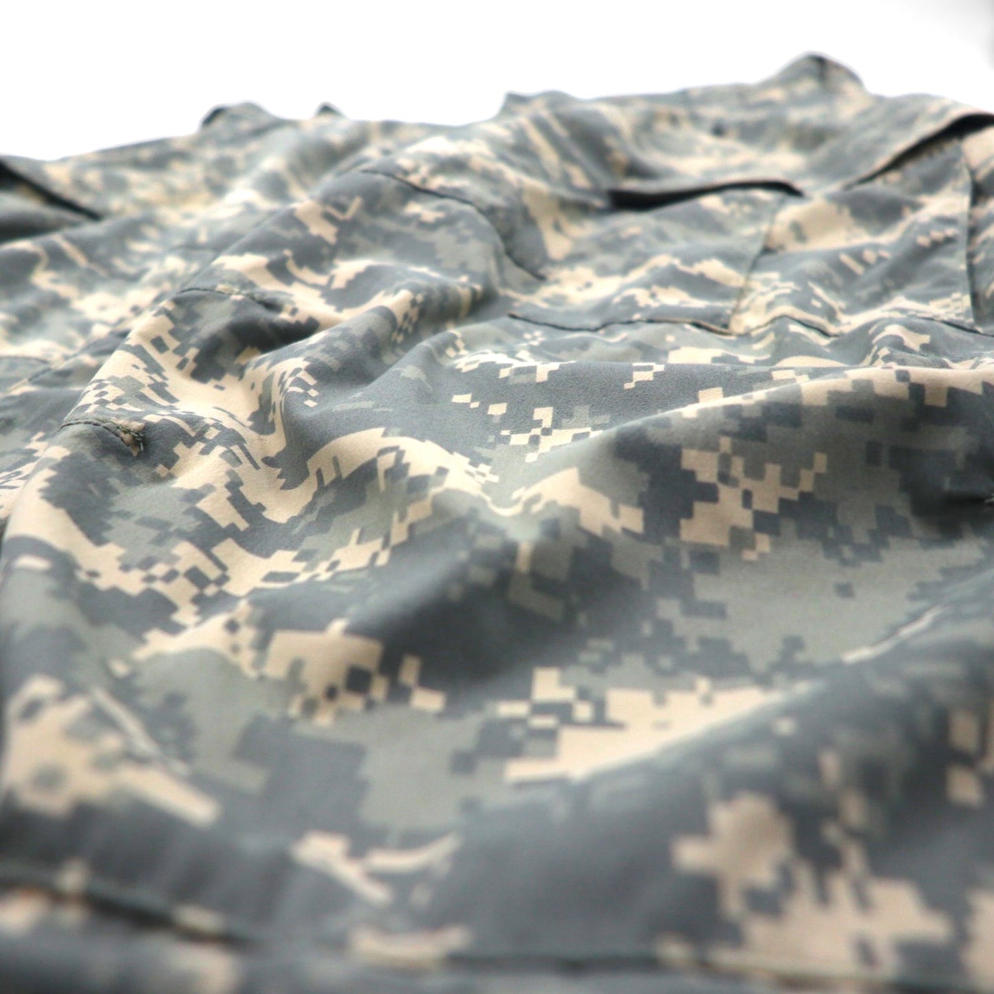 US ARMY ECWCS GEN3 LEVEL5 Softshell Cargo Pants, Size XL, Nylon, Waterproof, with Suspenders and Drawcords, Digital Camo, 8415-01-538-6875