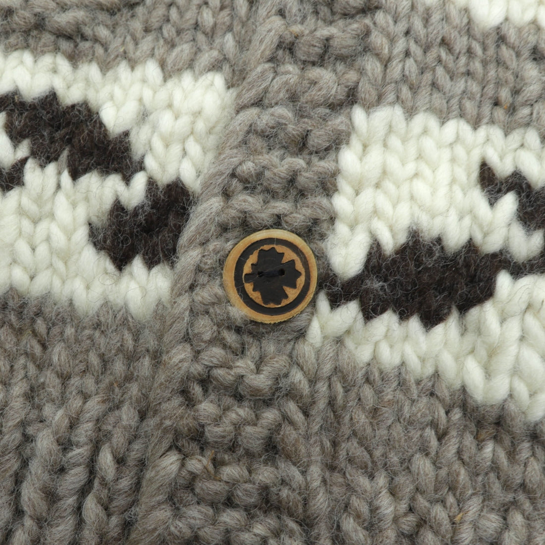 90s Canada Vintage Cowichan KISITAU Sweater Maple Wood Button Knit Cardigan L Thunderbird Made in