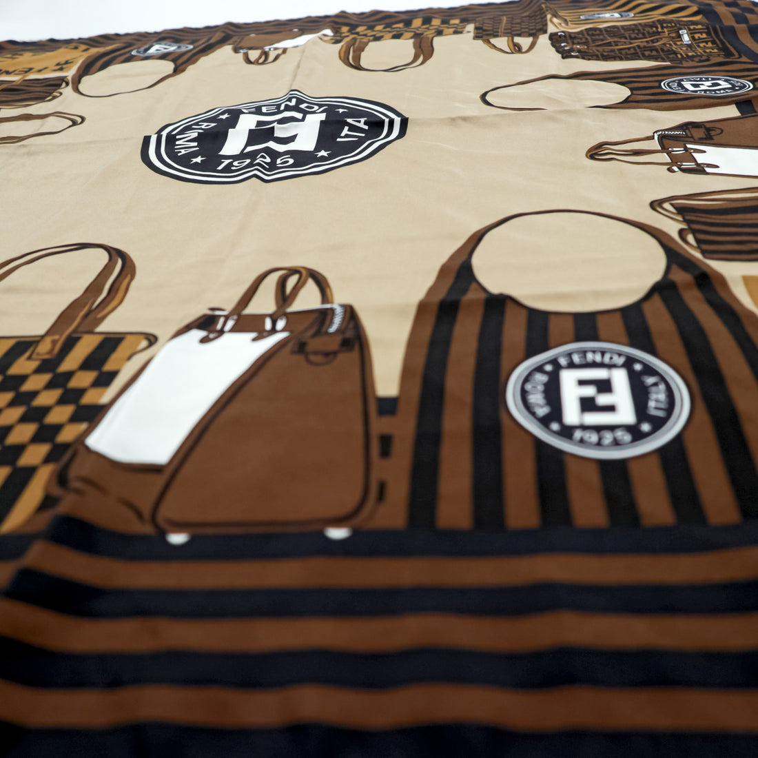 FENDI イタリア製 シルク スカーフ 総柄 バッグ ブラウン ズッカ柄