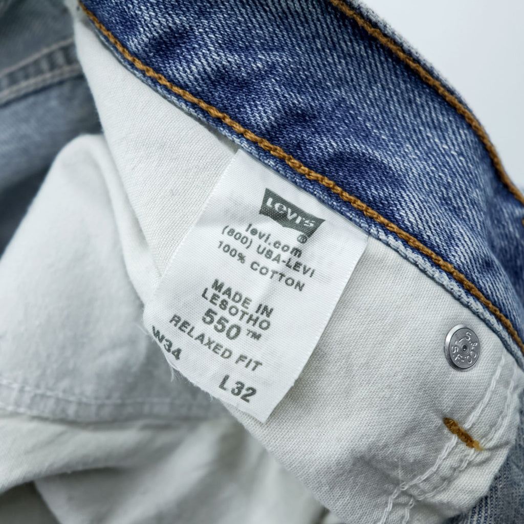 Vintage 2007 Levi's 550 Relaxed Fit Tapered Jeans W34 L32 Light Wash Stonewash Denim