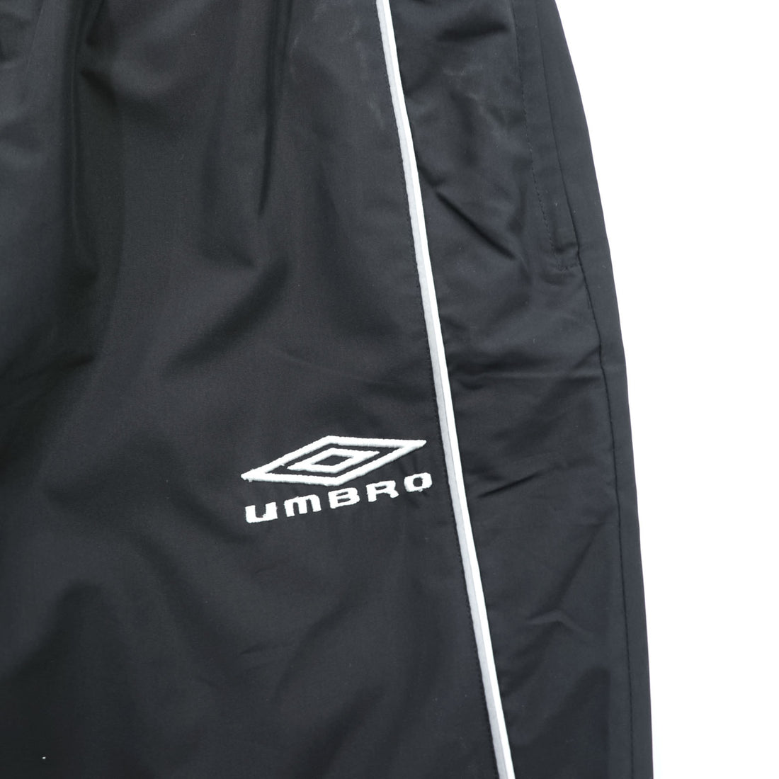 Umbro Track Pants Jersey XL Black Side Stripe Hem Zip Nylon