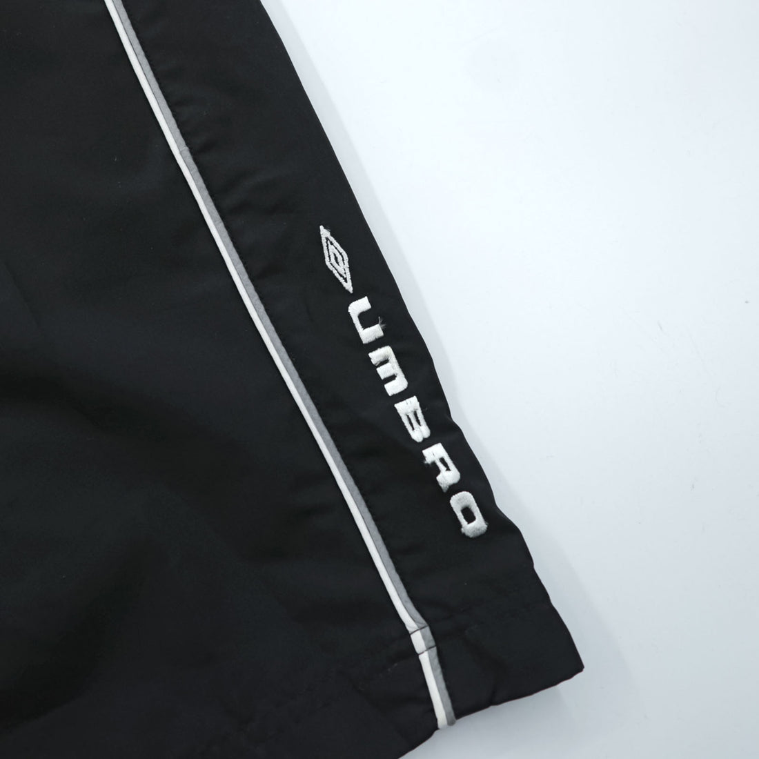 Umbro Track Pants Jersey XL Black Side Stripe Hem Zip Nylon