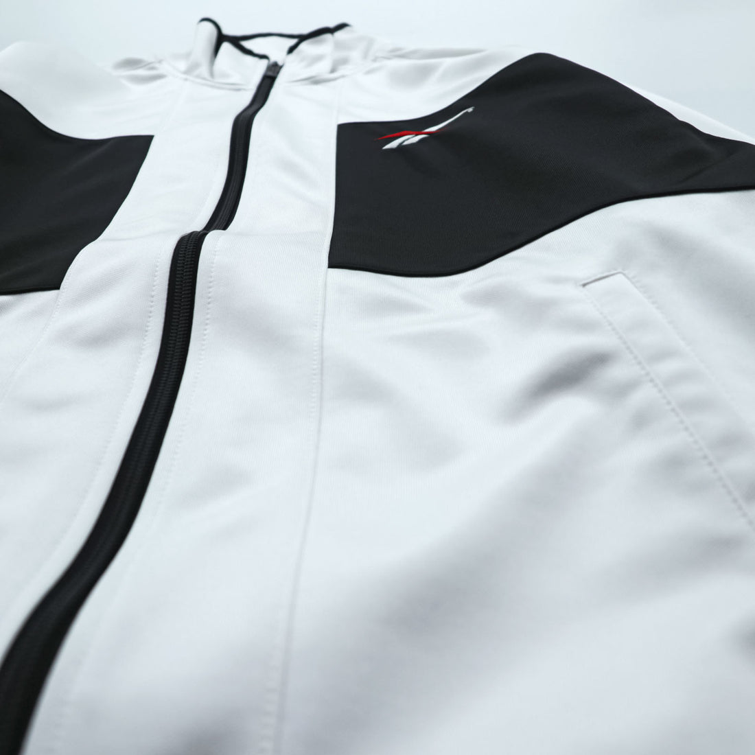 Reebok 90s Japan-Made Track Jacket Jersey M White, Black Vector Logo Embroidery