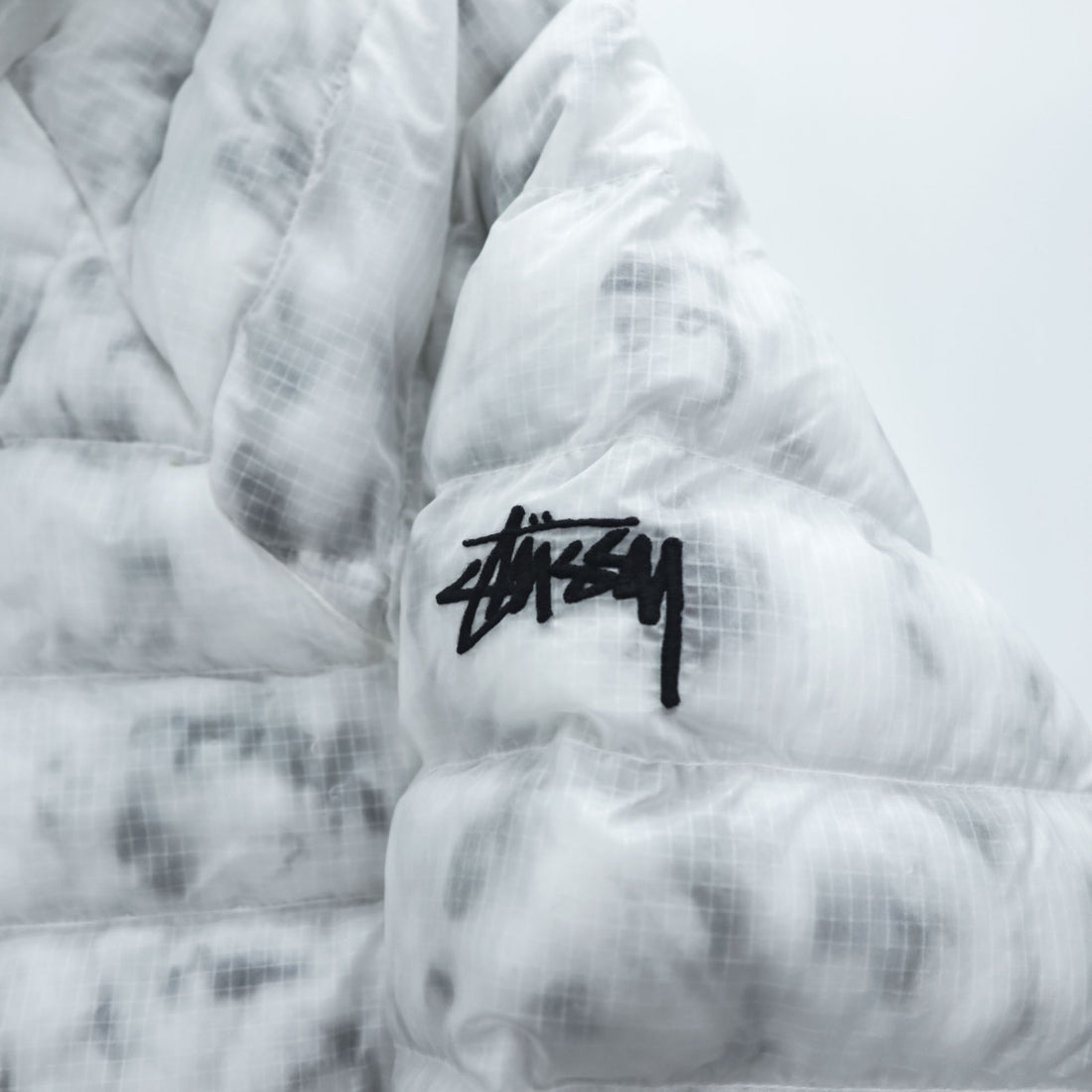 STUSSY × NIKE  Insulated Jacket L White, Green Drawstring Thermore ECODOWN FIBERS MARBLE HO200610MXP