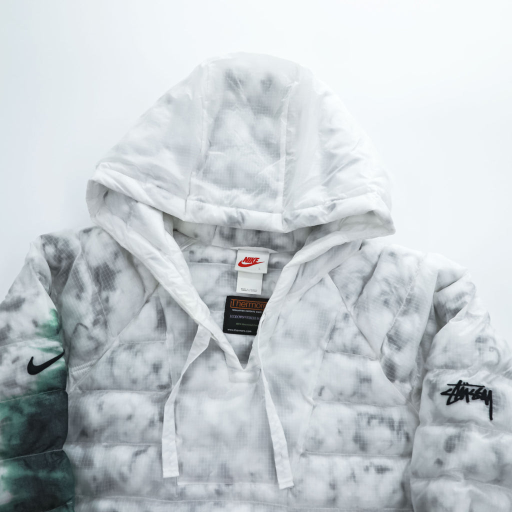 STUSSY × NIKE  Insulated Jacket L White, Green Drawstring Thermore ECODOWN FIBERS MARBLE HO200610MXP