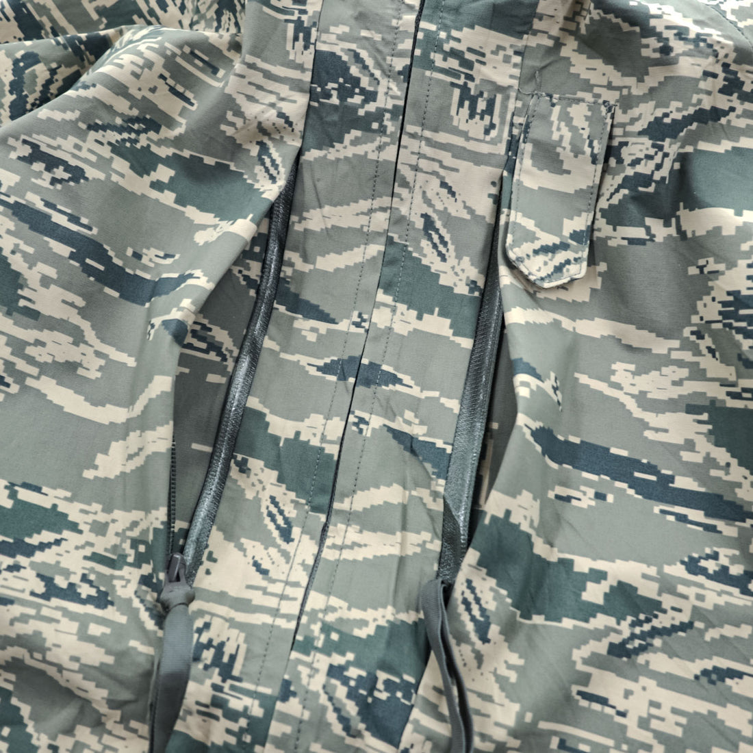 US AIR FORCE ゴアテックス GORE-TEX APECS ABUパーカー ミリタリージャケット 防水 ドローコード TENNIER INDUSTRIES デジタルタイガーカモ 8415-01-547-3518
