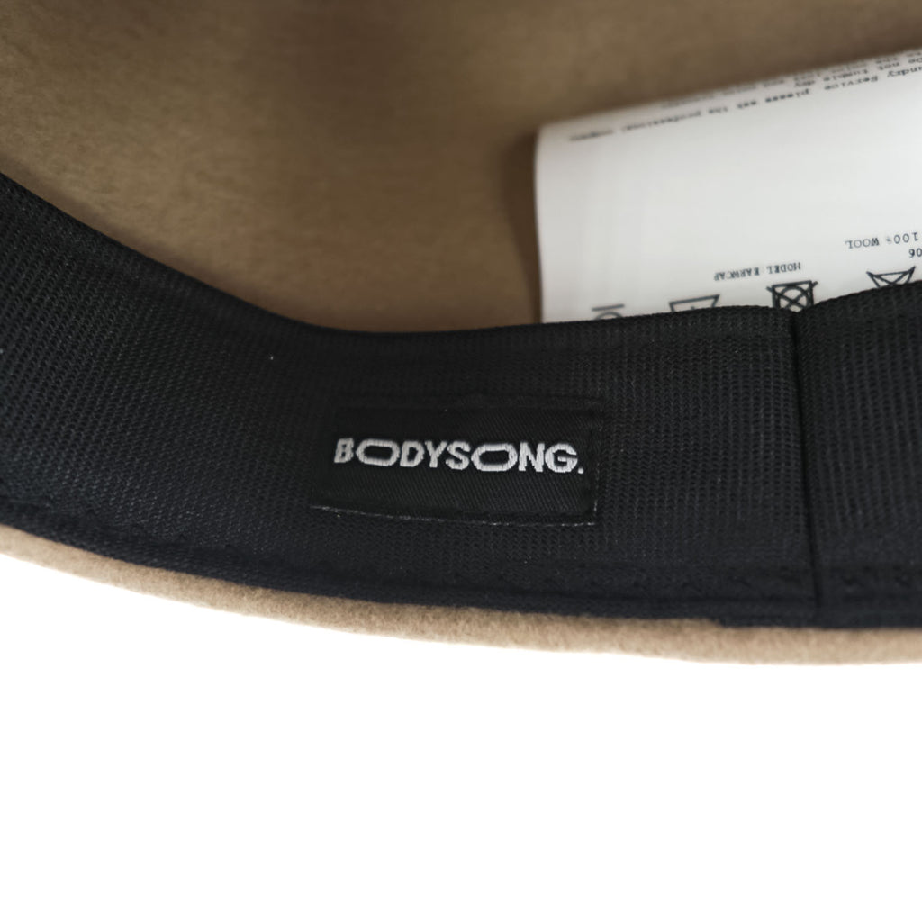 BODYSONG. 日本製 キャットイヤー キャップ ベージュ EARWCAP molded wool hat BS239706