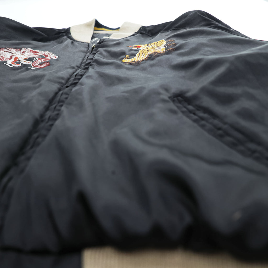 JAPAN 90s Vintage Sukajan souvenir jacket リバーシブル スカジャン L ブラック 刺繍 キルティング 虎 富士山 龍 鷲