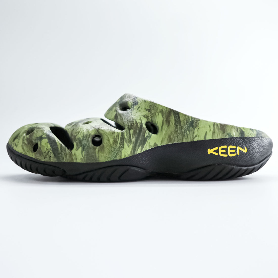 KEEN Sandals US7 Khaki Green YOGUI ARTS CAMO GREEN