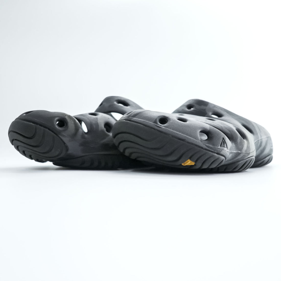 KEEN YOGUI Sandal US8 Black, Gray BLACK MABLE