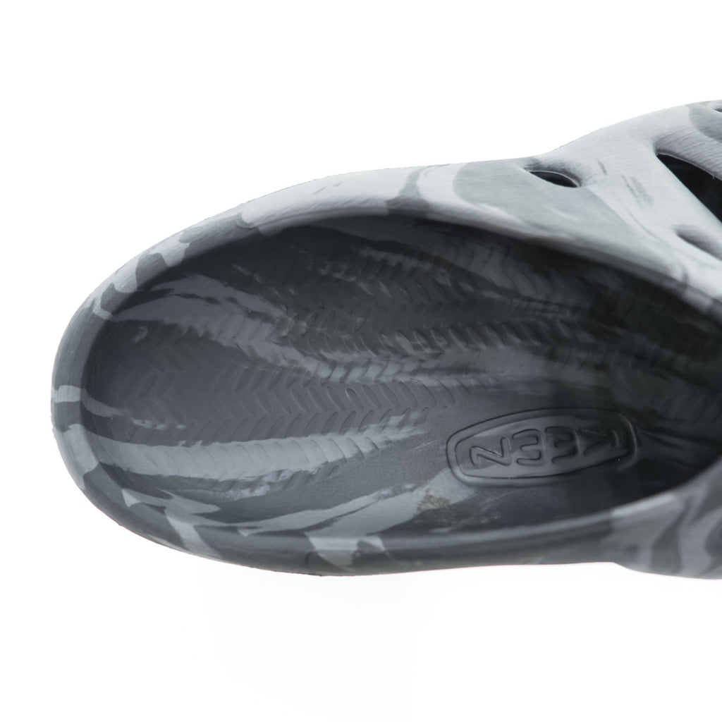 KEEN YOGUI Sandal US8 Black, Gray BLACK MABLE
