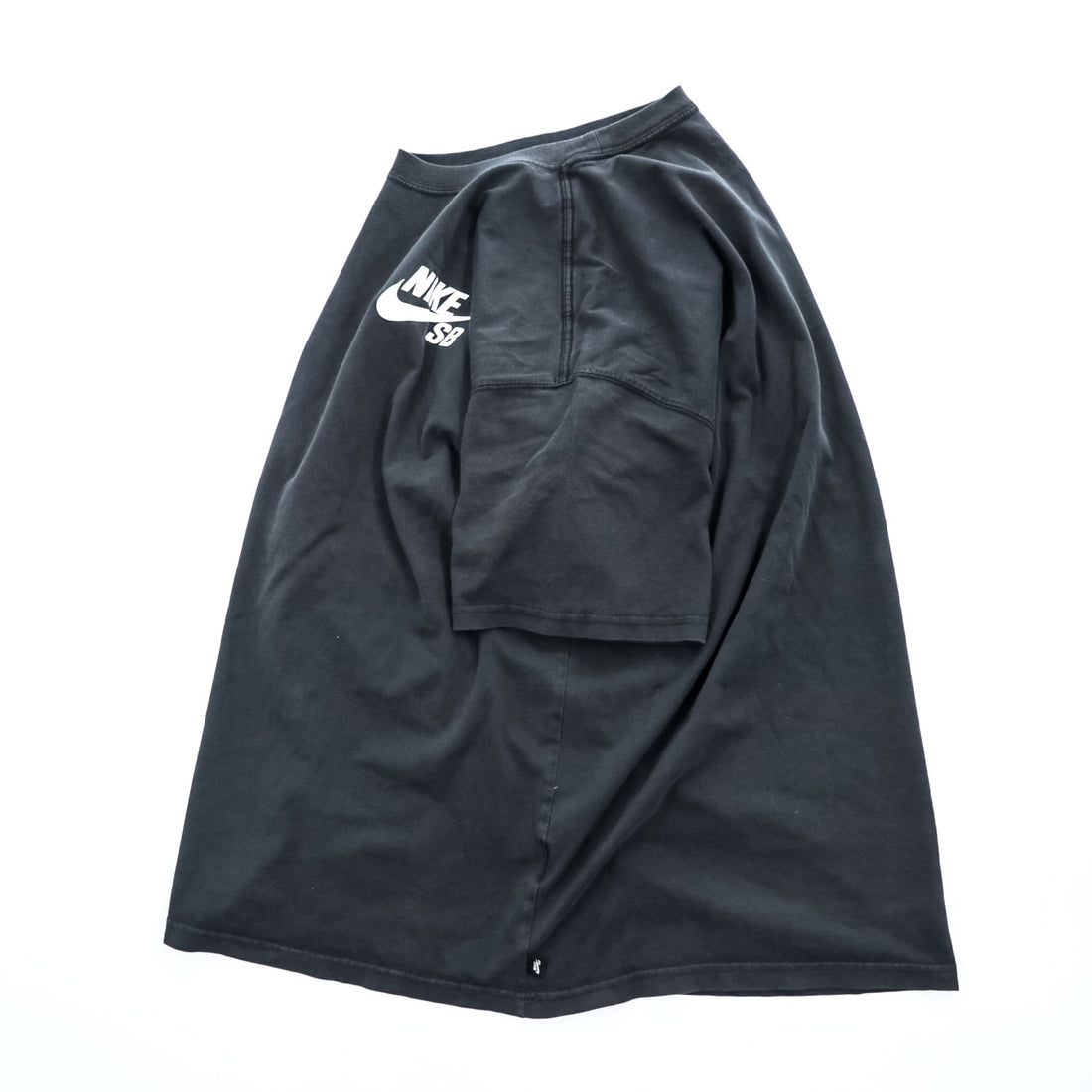 NIKE SB Crewneck T-Shirt L Black with a single logo loose fit.