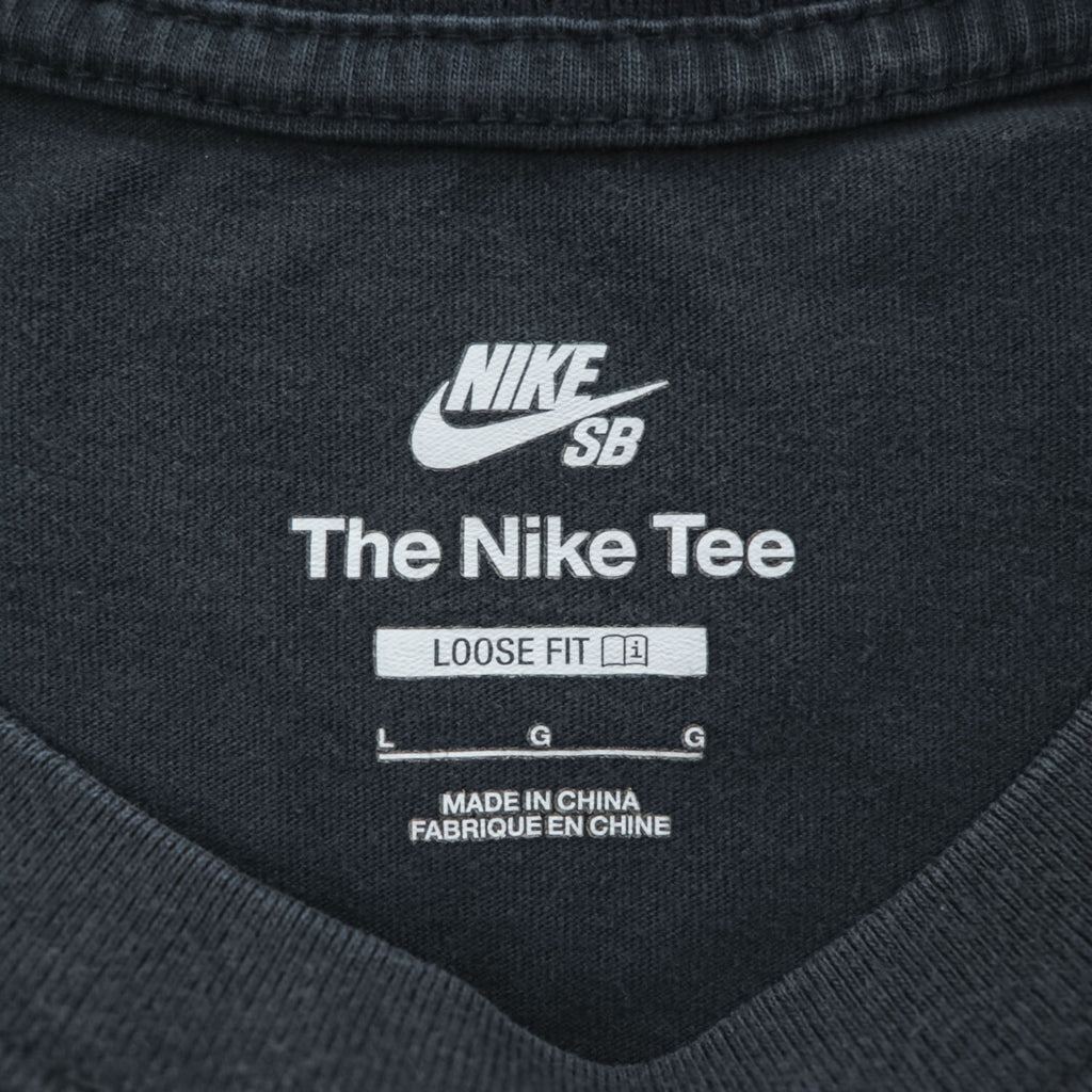 NIKE SB Crewneck T-Shirt L Black with a single logo loose fit.