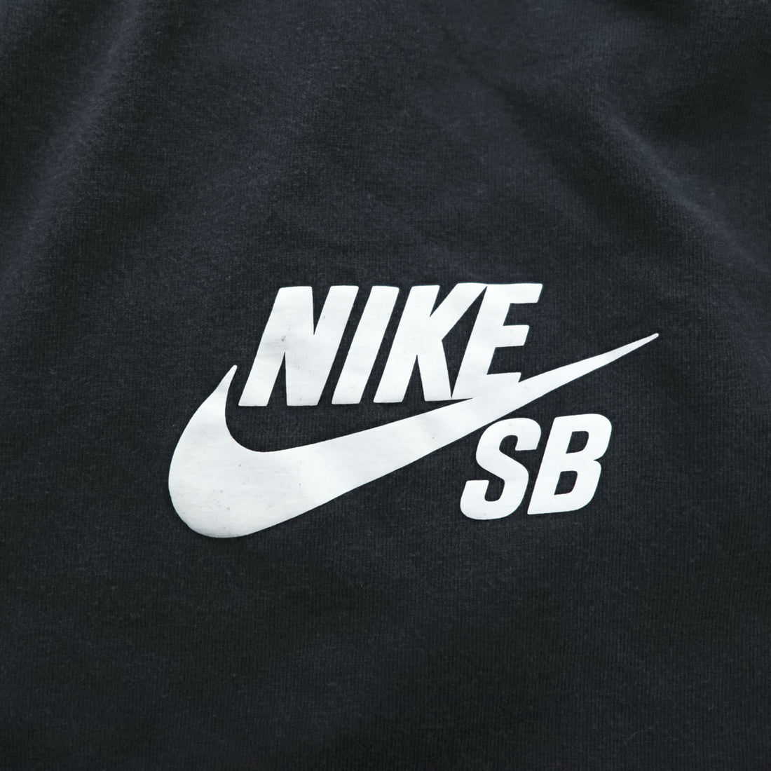 NIKE SB Crewneck T-Shirt L Black with a single logo loose fit.