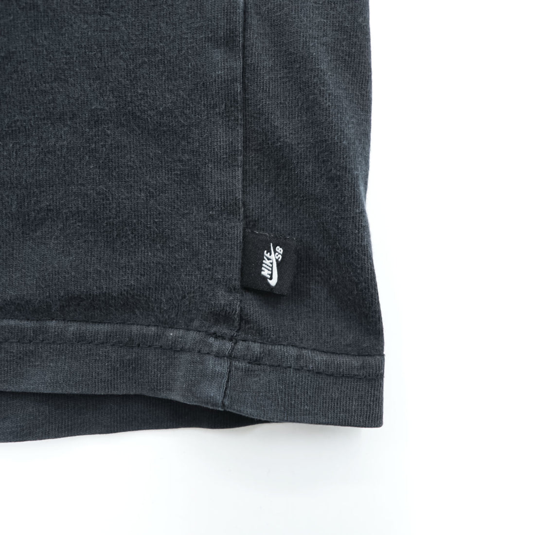 NIKE SB Crewneck T-Shirt L Black with a single logo loose fit.