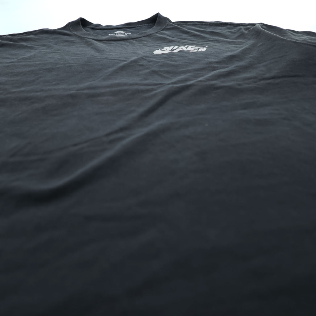 NIKE SB Crewneck T-Shirt L Black with a single logo loose fit.