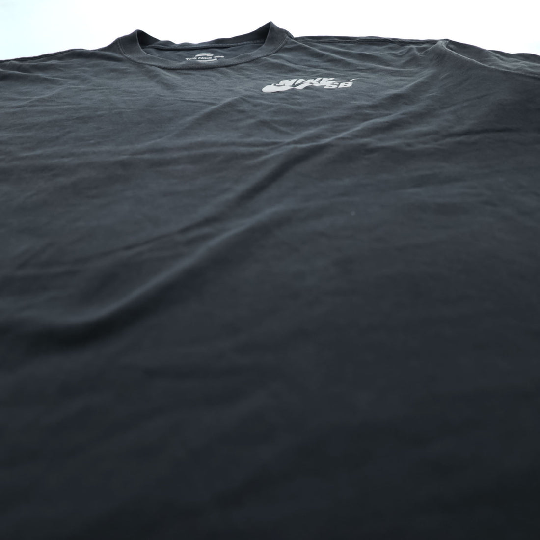 NIKE SB Crewneck T-Shirt L Black with a single logo loose fit.