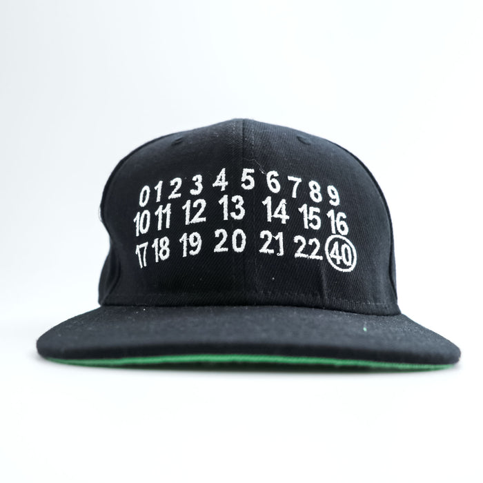 40oz NYC スナップバック ベースボールキャップ ブラック NUMBERS SNAPBACK マルジェラ モチーフ カレンダー 刺繍