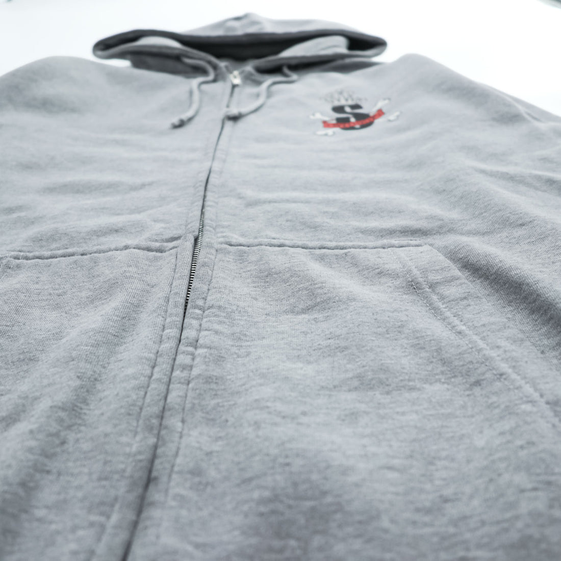 STUSSY 00年代 USA製 ヴィンテージ ジップパーカー L グレー 裏起毛 バックプリント クラウン クロスボーン