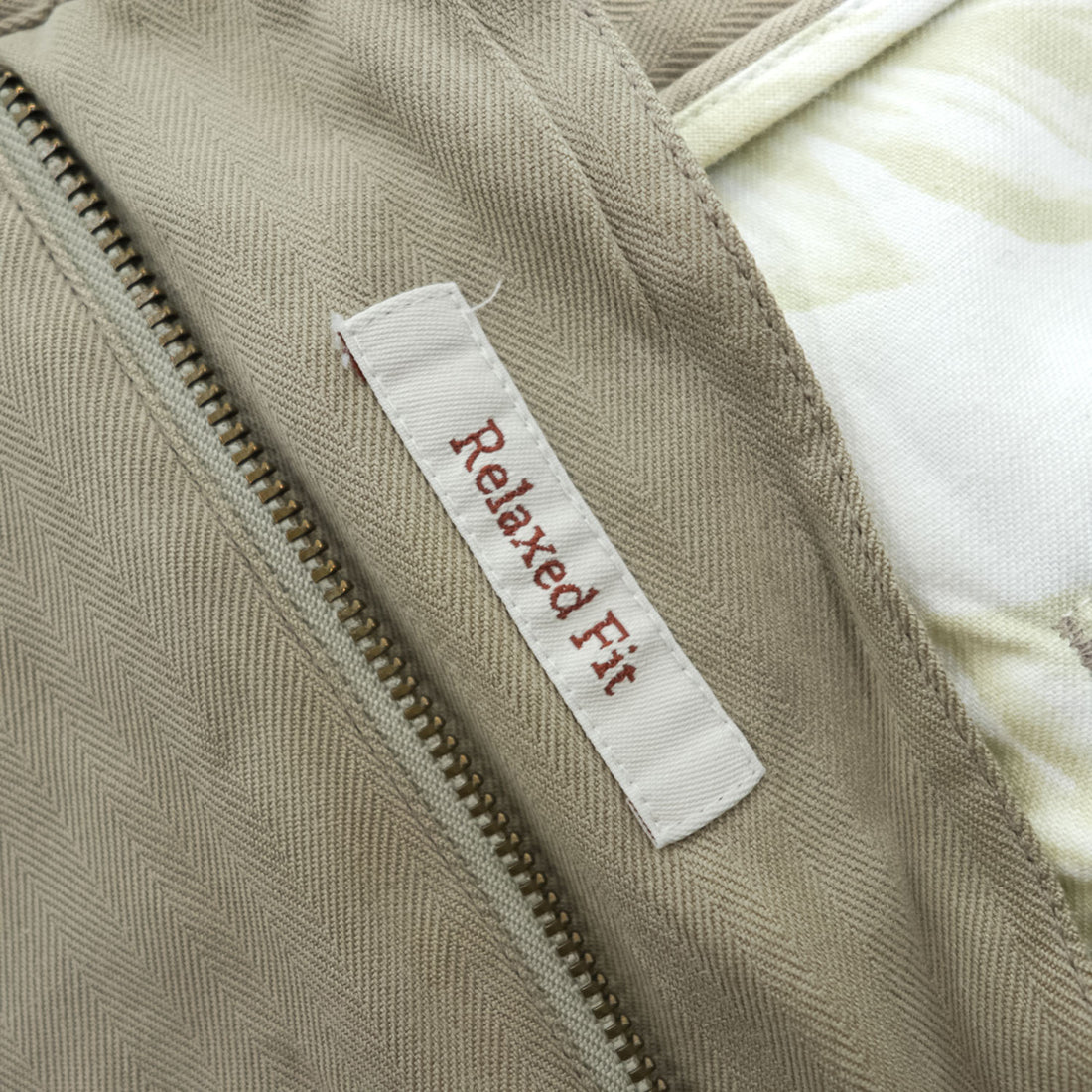 90s Vintage Caribbean 100% Silk Pleated Pants Beige Khaki Men’s 36x29 Made in China