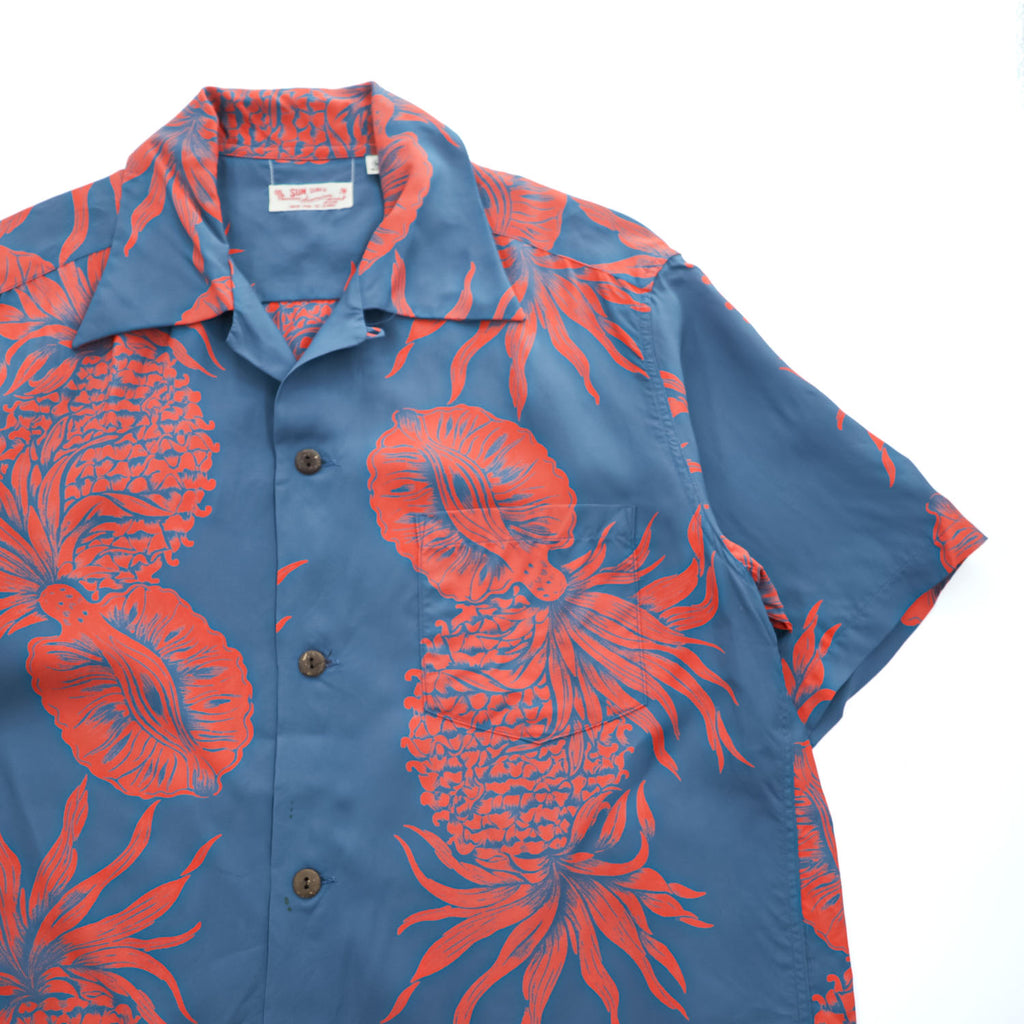 Sun Surf SS35551 Rayon Hawaiian Aloha Shirt Blue Red Pineapple Hibiscus Print Made in Japan Men’s M