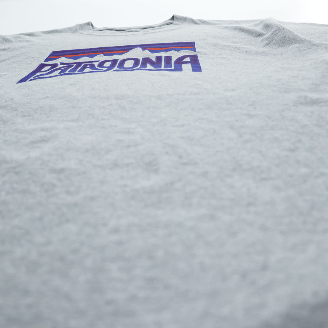 Patagonia Tシャツ L グレー プリント Fitz Roy Frostbite COTTON / POLY RESPONSIBILI TEE REGULAR FIT 39115
