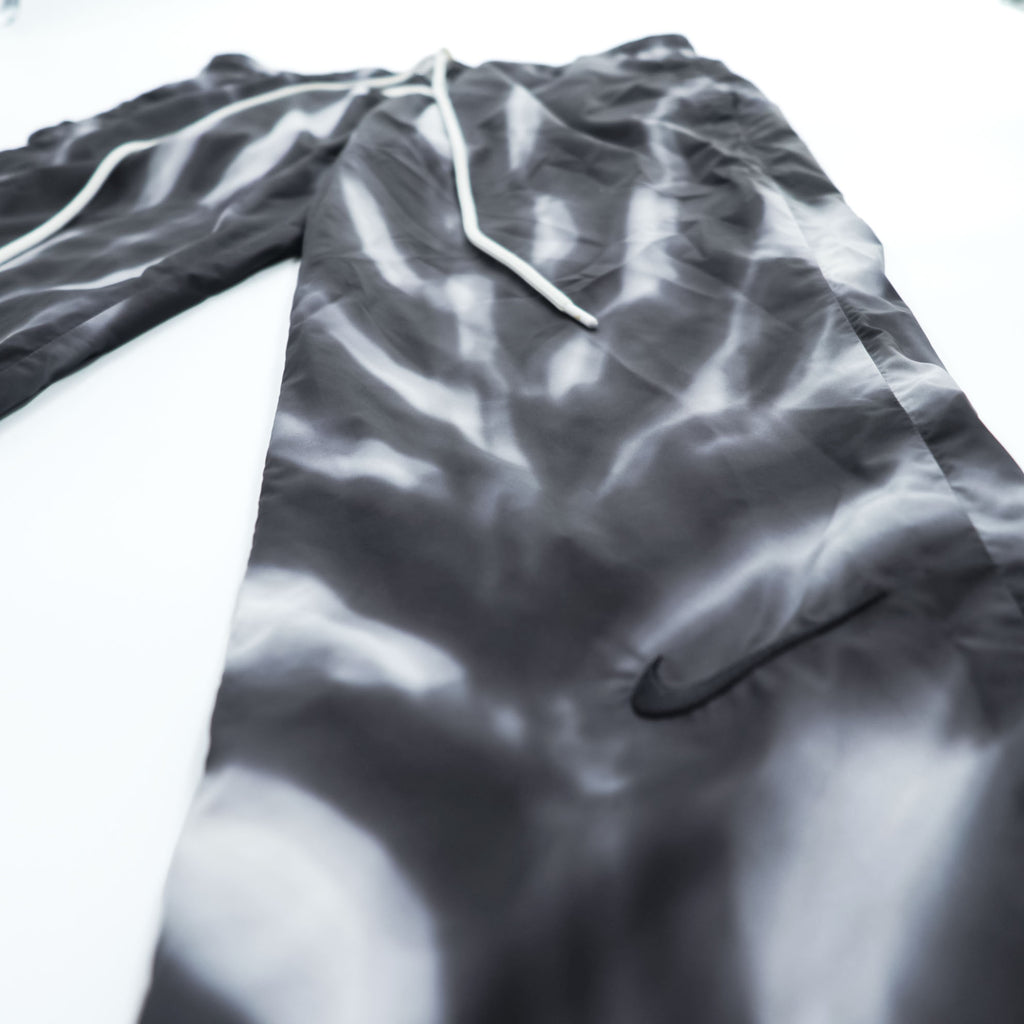FEAR OF GOD × NIKE トラックパンツ ALLOVER PRINT PANTS ジャージ M ブラック グレー 総柄 ドローコード BV8737-010