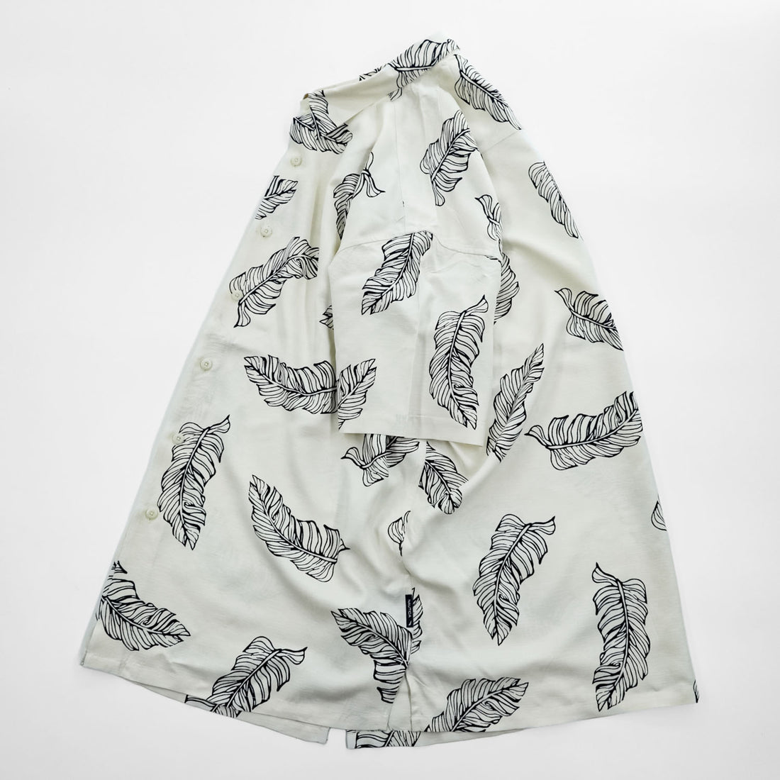 NAUTICA 100% Silk Leaf Print Short Sleeve Shirt XL Ivory Black