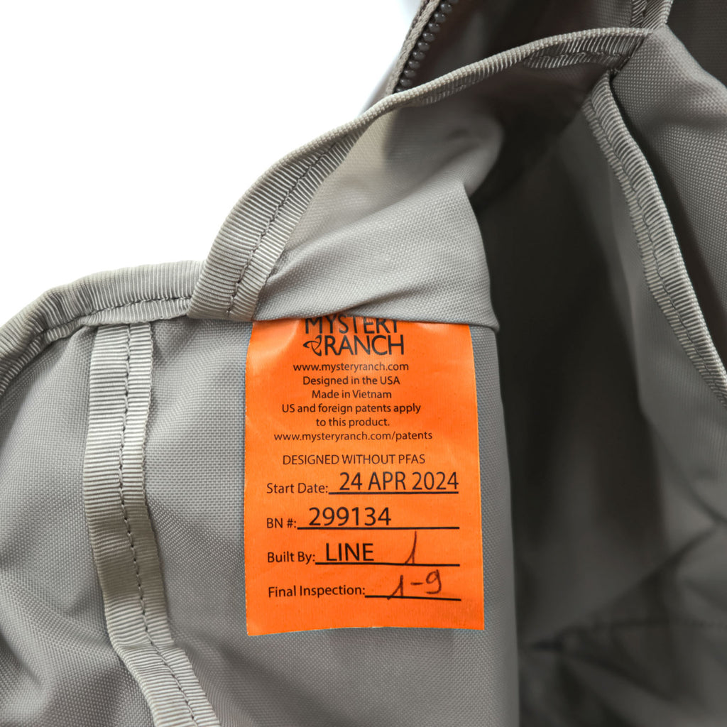 MYSTERY RANCH ディストリクト4 DISTRICT 4 ショルダーバッグ CORDURA コーデュラ グレー 2024