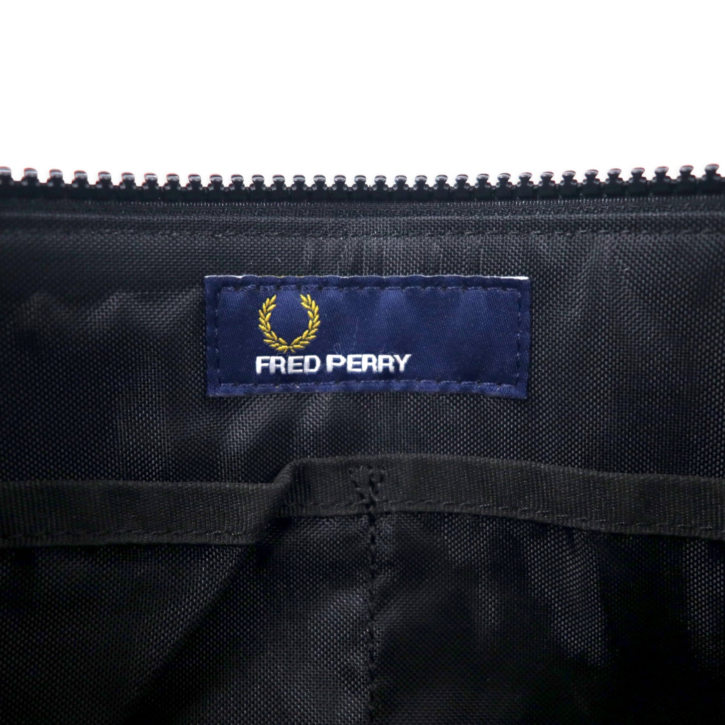 FRED PERRY サコッシュ ショルダーバッグ ブラック ナイロン レザー切り替え ワンポイントロゴ F9283