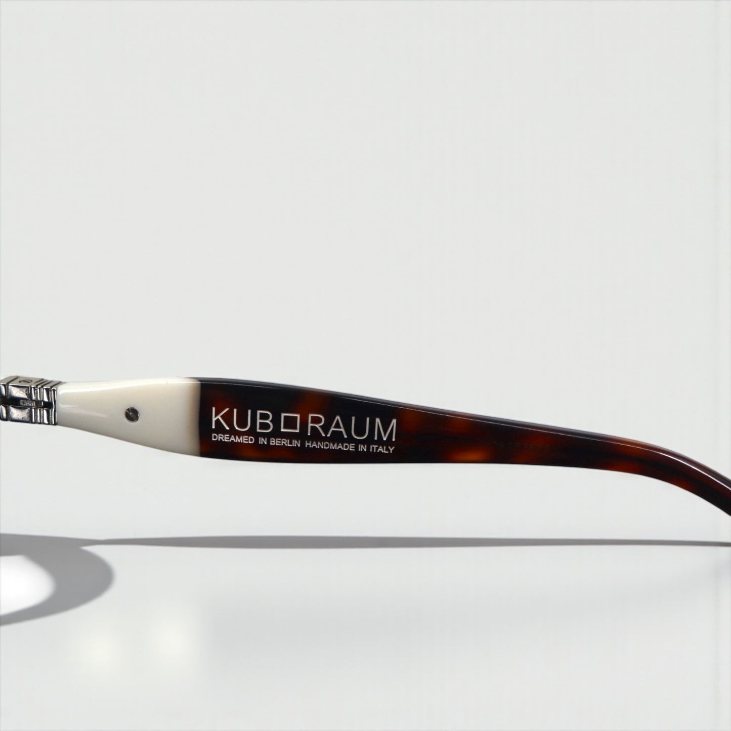 KUBORAUM Maske J7 Cat Eye Sunglasses, Black Tortoiseshell, BS 51-20 145, Made in Italy