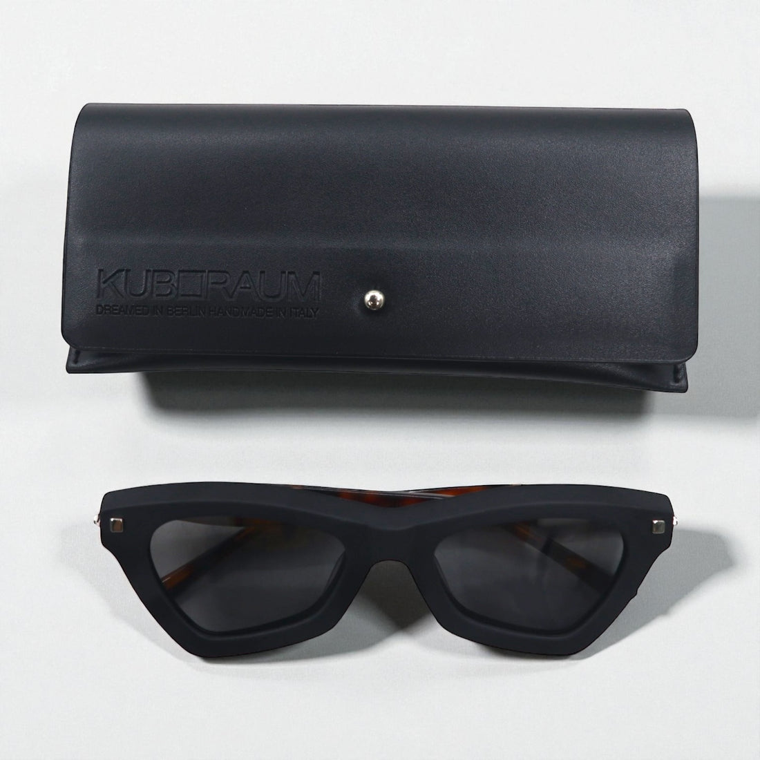 KUBORAUM Maske J7 Cat Eye Sunglasses, Black Tortoiseshell, BS 51-20 145, Made in Italy