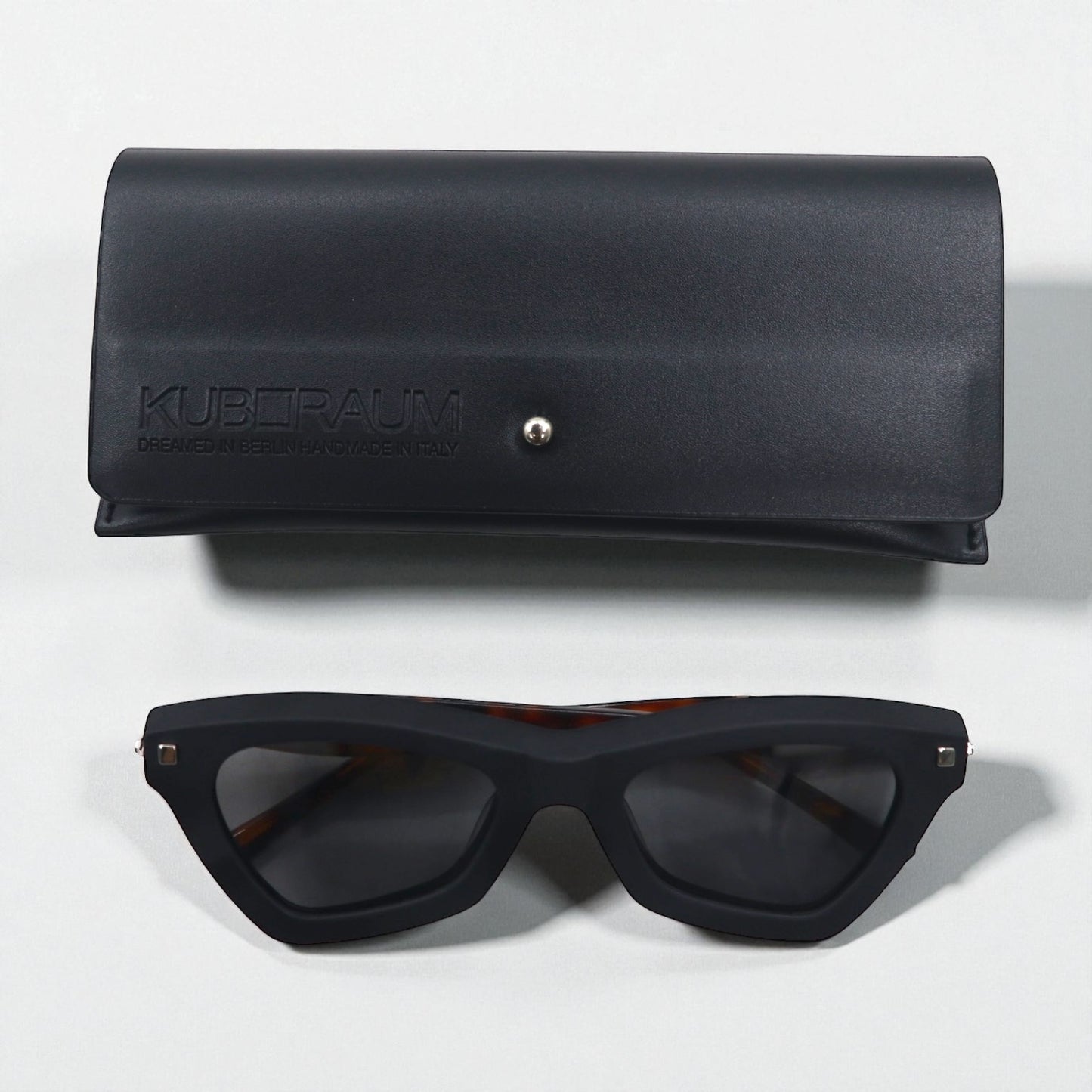 KUBORAUM Maske J7 Cat Eye Sunglasses, Black Tortoiseshell, BS 51-20 145, Made in Italy