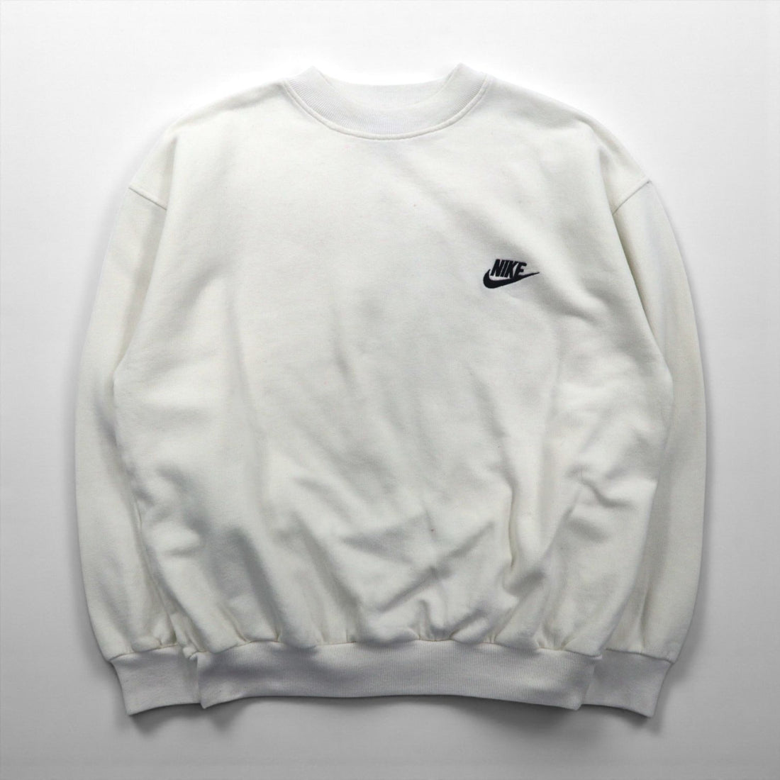 NIKE 90s Silver Tag Sweatshirt, Size M, One-Point Logo Embroidery, Cropped, Short Length