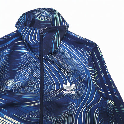 adidas originals ファイヤーバード スタンドカラー ハイネック トラックジャケット ジャージ M ネイビー 総柄 トレフォイルロゴ 3ストライプ Blue Geology Fire Bird Track Top BQ1001