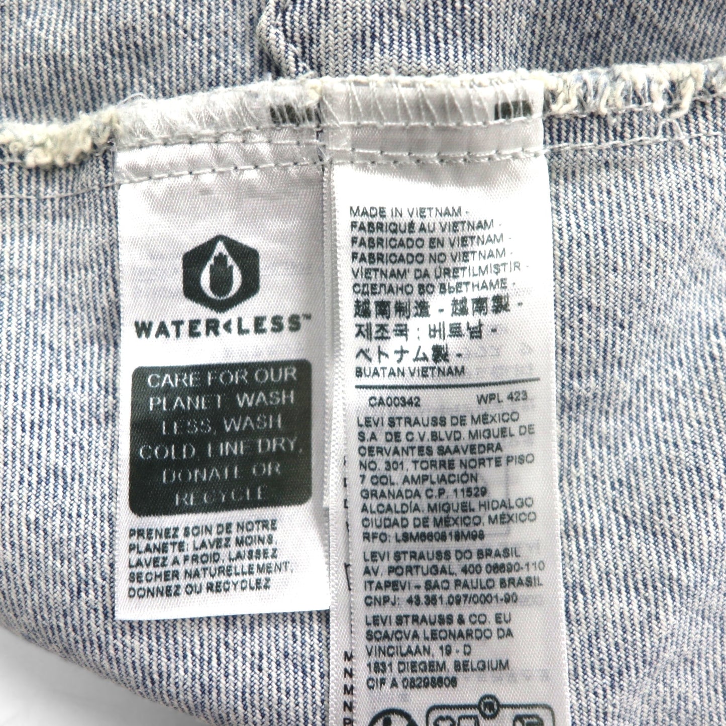 Levi's SILVER TAB Relaxed Trucker Jacket, Size L, Indigo and Light Blue Two-Tone, HEART IS GOOD, A31790005