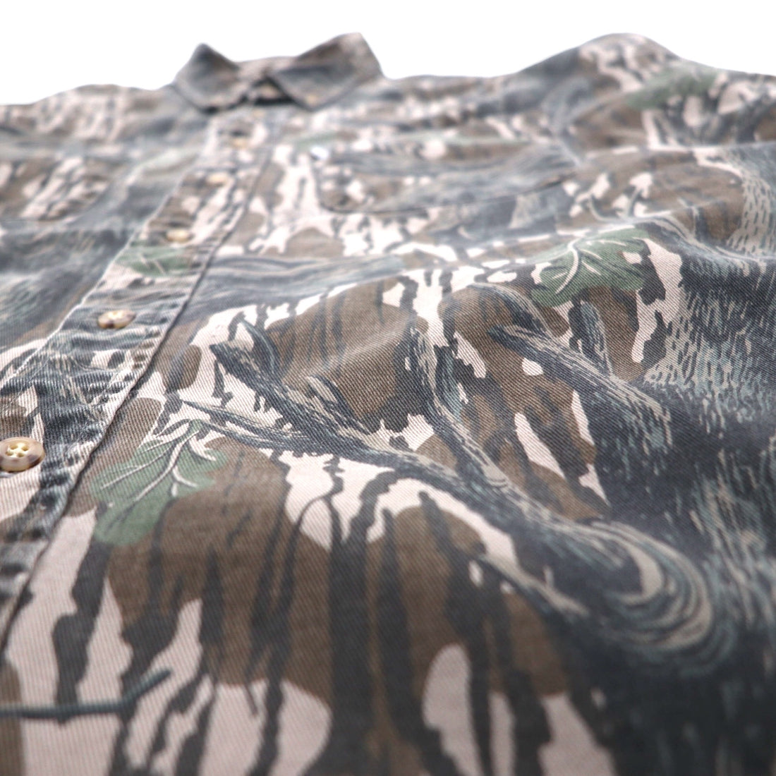 Carhartt 90s Tree Camo Button-Down Work Shirt, Size XL, Khaki, Mossy Oak Camo, Rugged Outdoor Wear