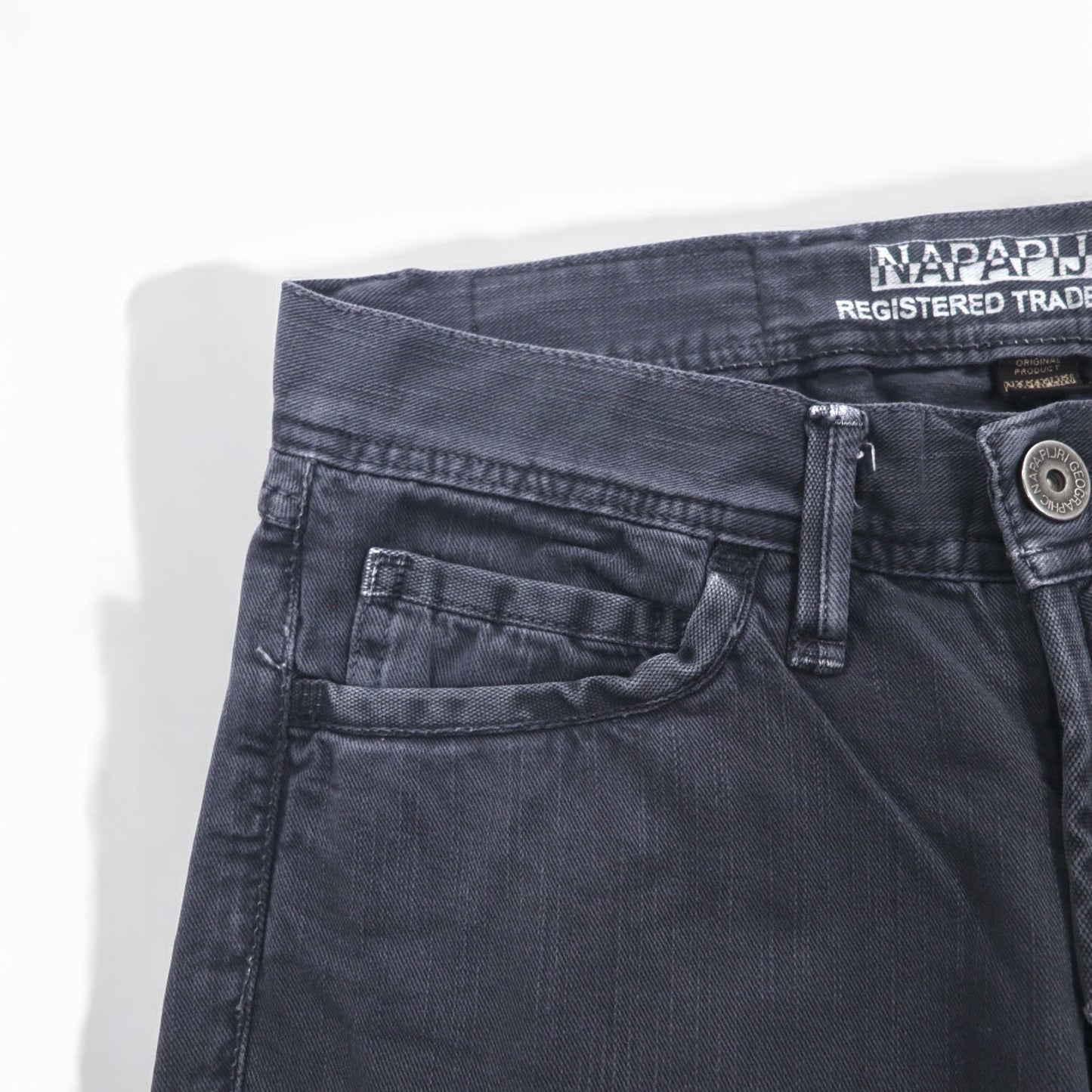 NAPAPIJRI ルーマニア製 ブラック デニムパンツ M グレー ストレート N0YUNUH89