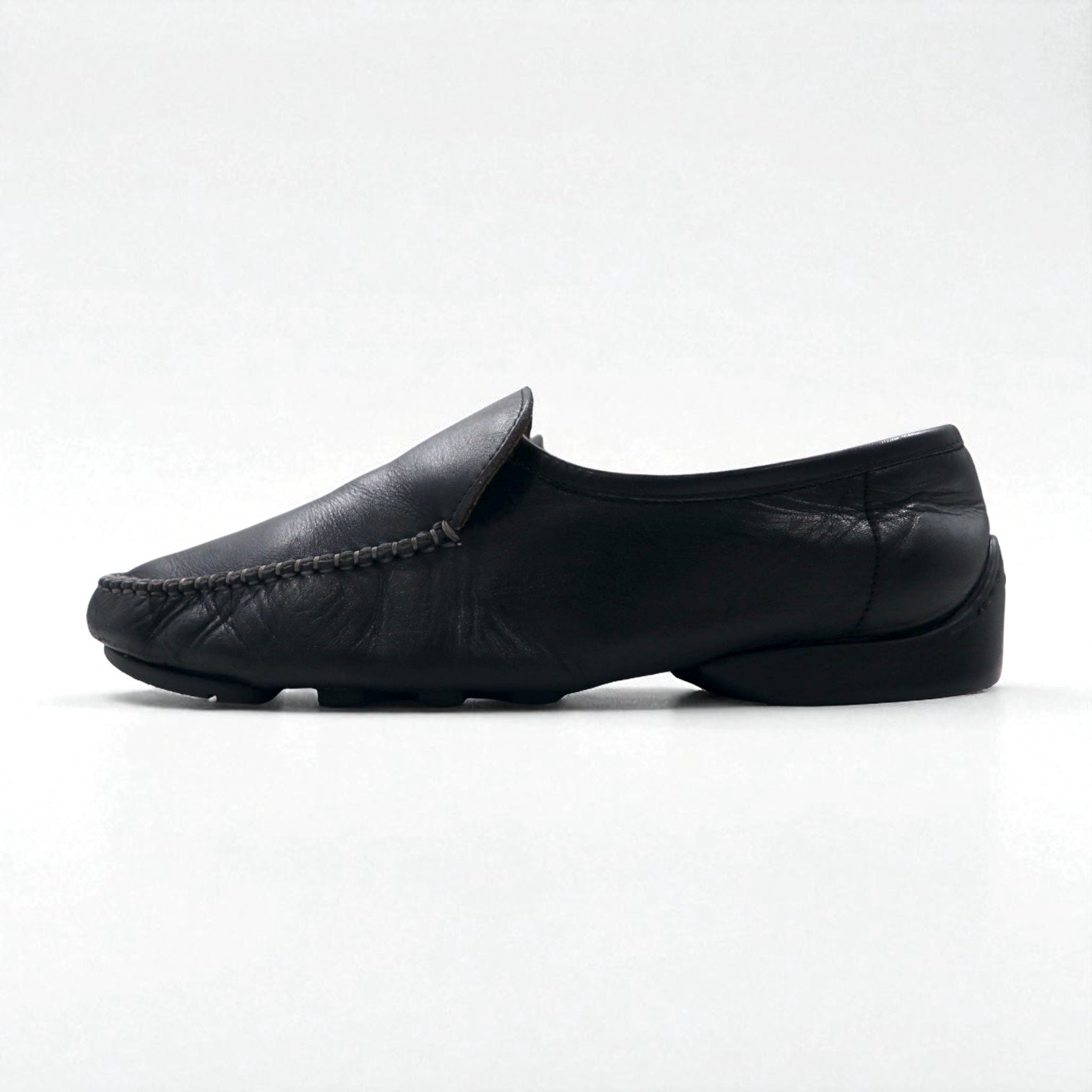 Salvatore Ferragamo driving shoes, loafers, slip-ons, size 26cm, black leather, made in Italy