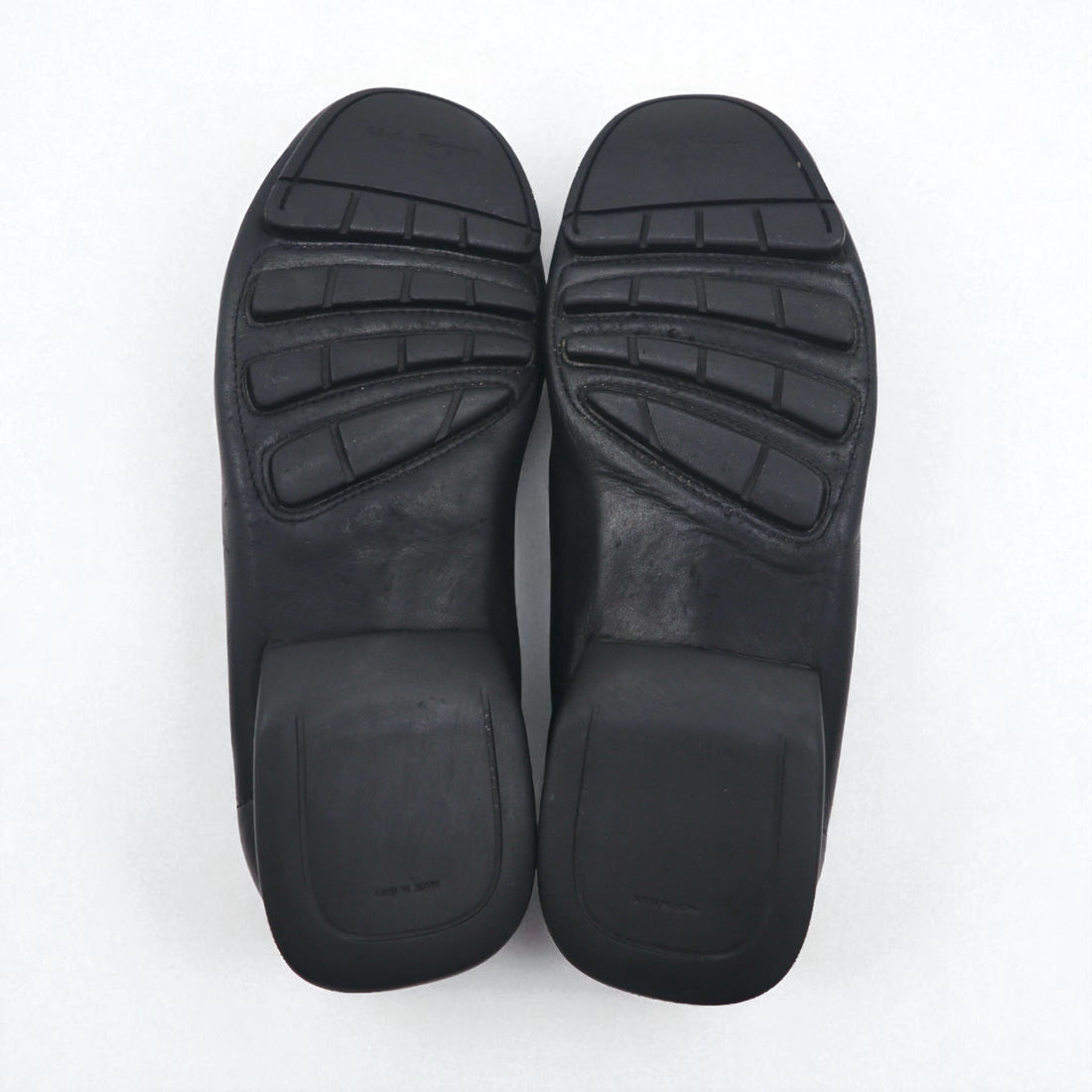Salvatore Ferragamo driving shoes, loafers, slip-ons, size 26cm, black leather, made in Italy