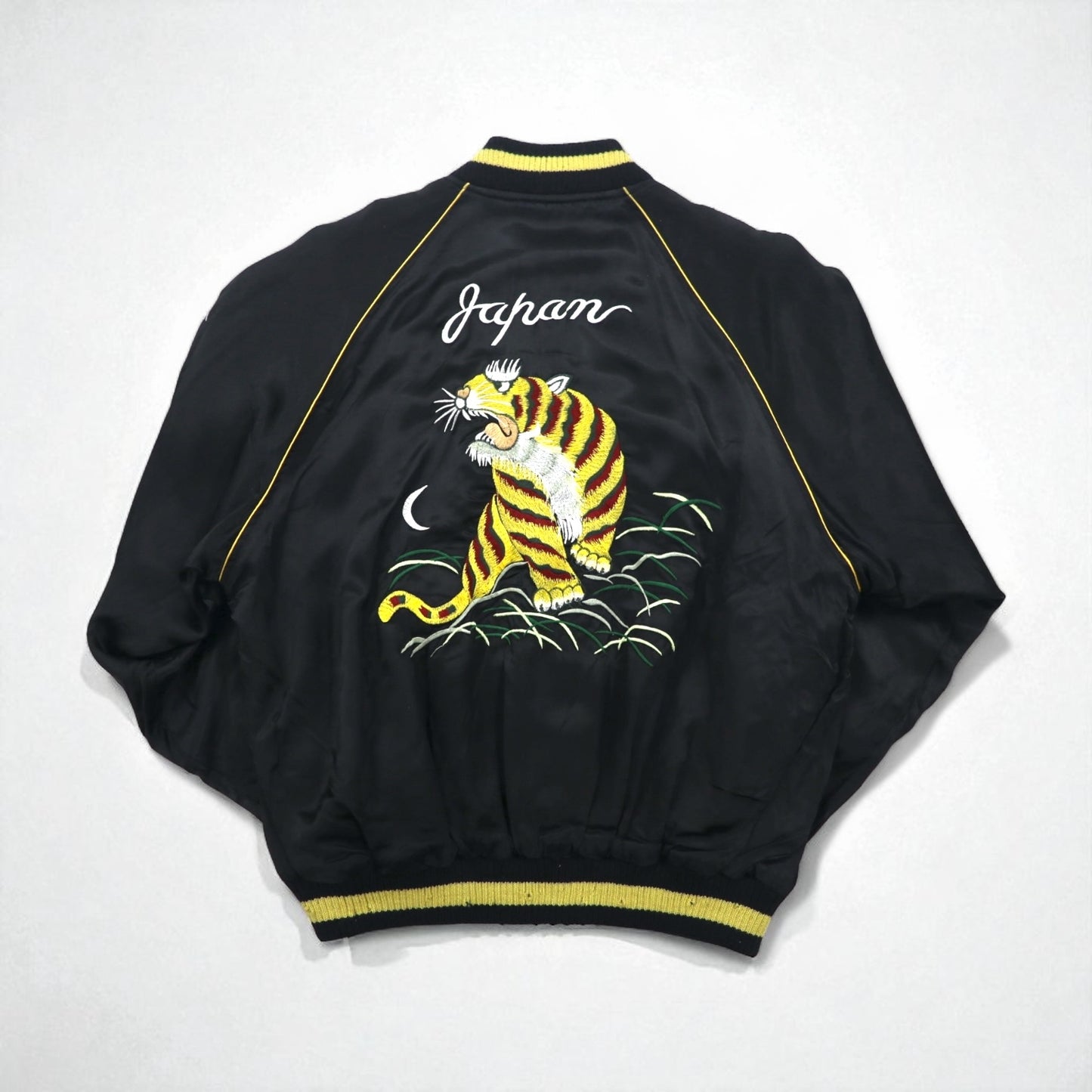 HOUSTON 90s Japanese-made Sukajan Jacket, Size L, Black Nylon, Embroidered with Tiger and Dragon Designs
