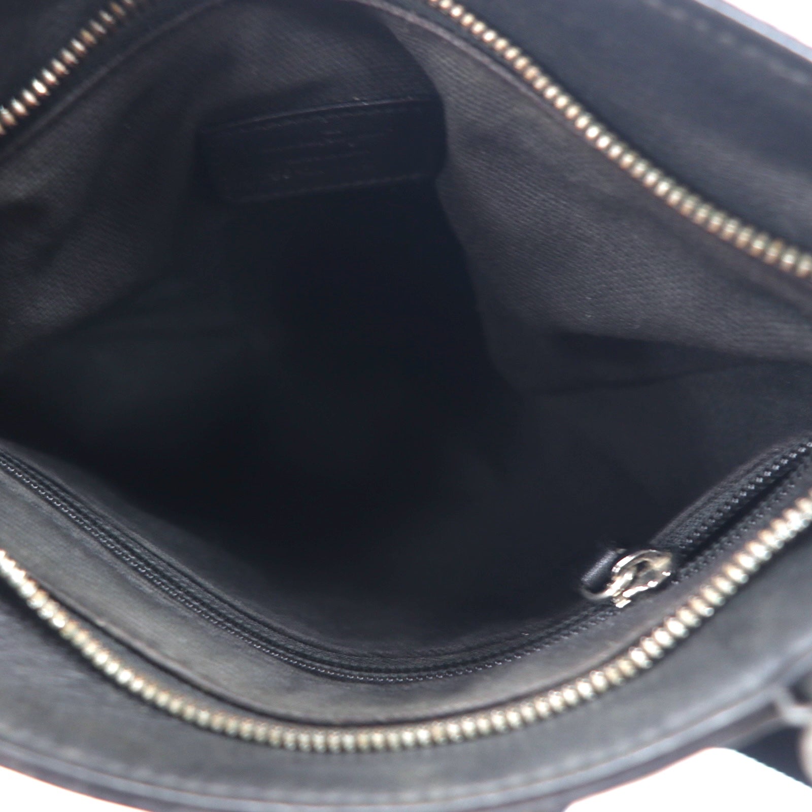 Salvatore Ferragamo イタリア製 ガンマソフト ショルダーバッグ ブラック レザー  ガンチーニ モノグラム 型押し FB-24 9420