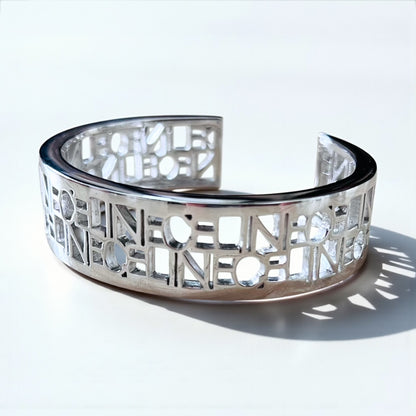 CELINE バングル カフ ブレスレット シルバー メタル カットアウトロゴ 透かし