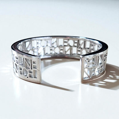 CELINE バングル カフ ブレスレット シルバー メタル カットアウトロゴ 透かし