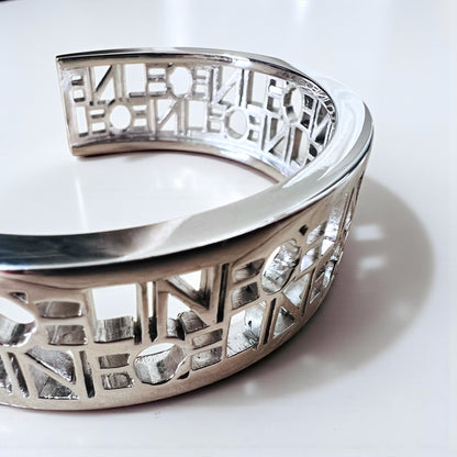 CELINE バングル カフ ブレスレット シルバー メタル カットアウトロゴ 透かし