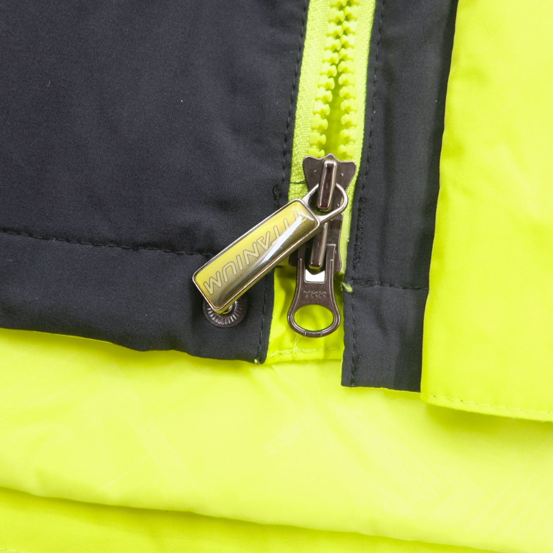 Columbia Omni-Tech Mountain Parka, Medium, Black, Nylon, Waterproof, Windproof, TITANIUM, Drawcord, Retractable Hood, EM4504