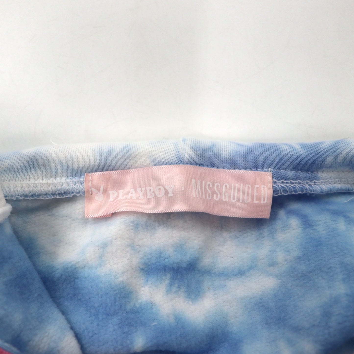 PLAYBOY × MISSGUIDED タイダイ ハーフジップ パーカー クロップド丈 4 ブルー ホワイト コットン バックロゴプリント TIE DYE ZIP THROUGH CROP HOODY 未使用品