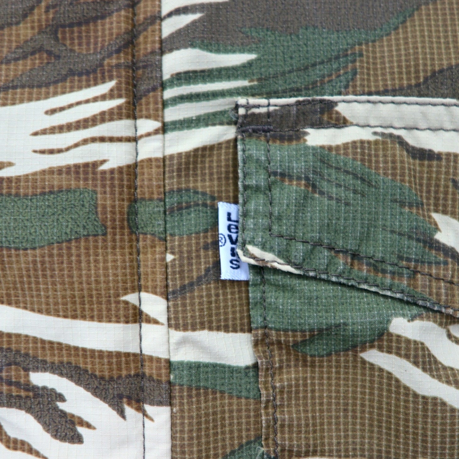 Levi's Tiger Camo Military Field Jacket L Khaki Nylon 47226-0001