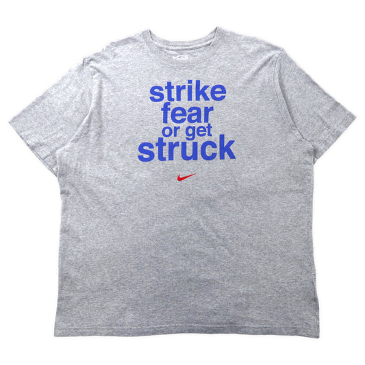 日本然リトテ-古着オンライン-NIKE プリントTシャツ XXL グレー コットン strike fear or get struck スウォッシュ ビッグサイズ-