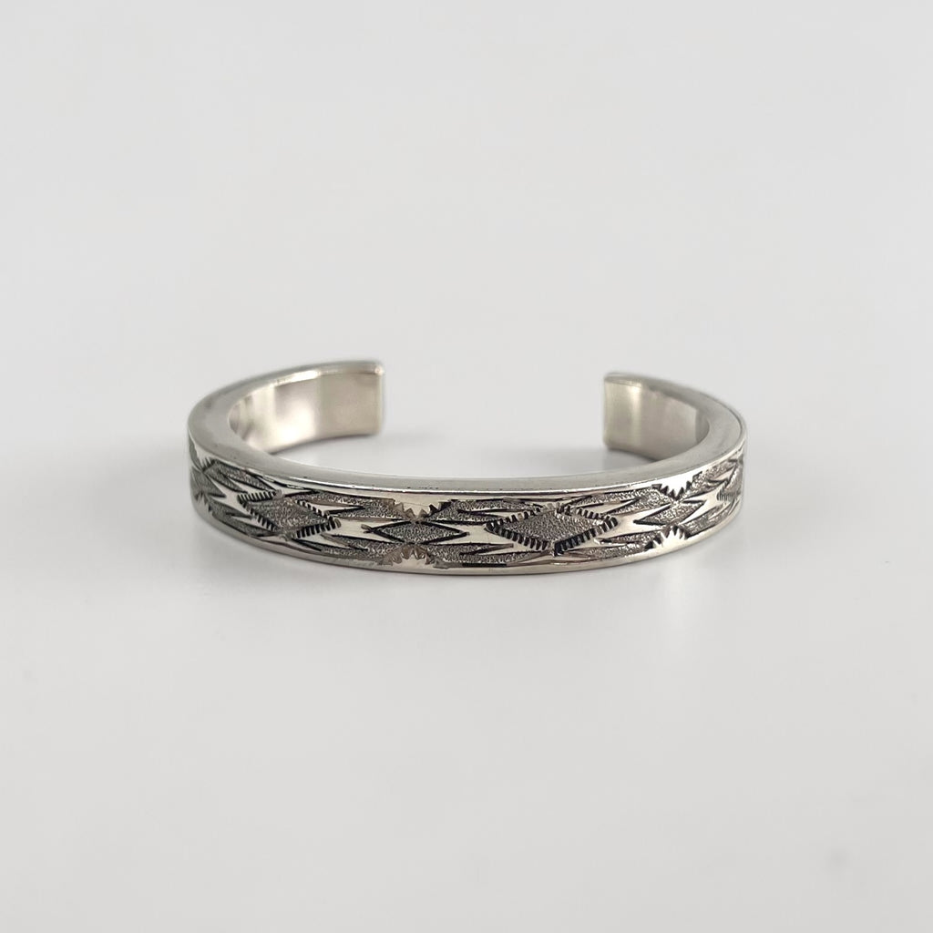 Vintage Navajo Sterling Silver Cuff Bracelet インディアンジュエリー シルバーバングル スタンプワーク ホールマーク T刻印